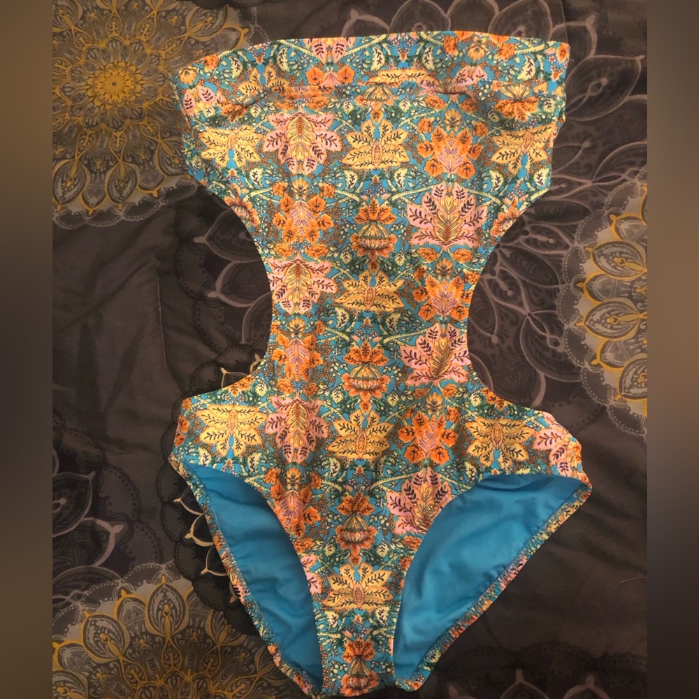 New one piece bathing suit size small